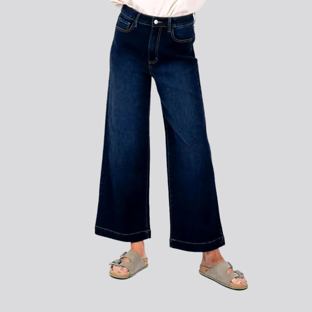 Comfortable and chic stretchable jeans for ladies