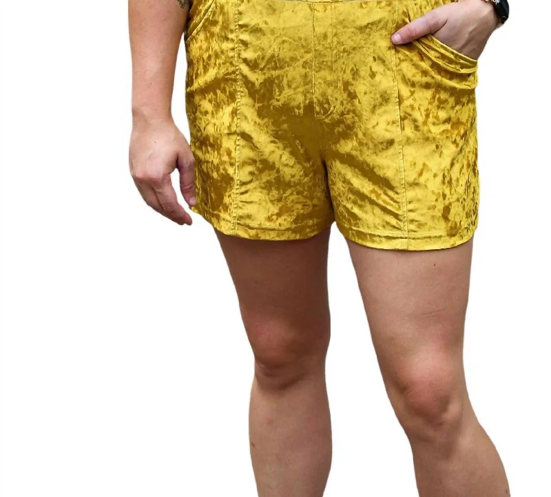 Vetiver Velvet Shorts In Mustard